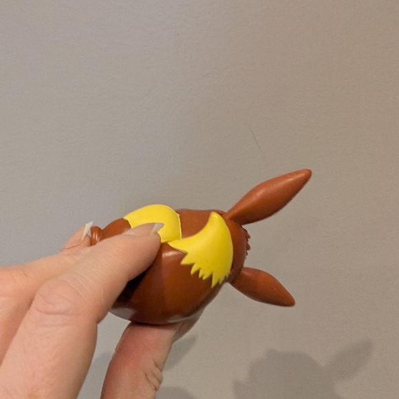 Eevee Brown and Yellow Toy Figure - Picture 3 of 4
